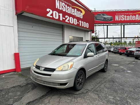 Used 2005 Toyota Sienna XLE image 2