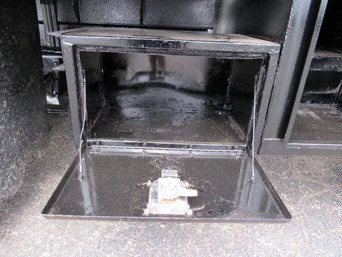 Used 2015 Ford F550 2WD Regular Cab Super Duty image 17