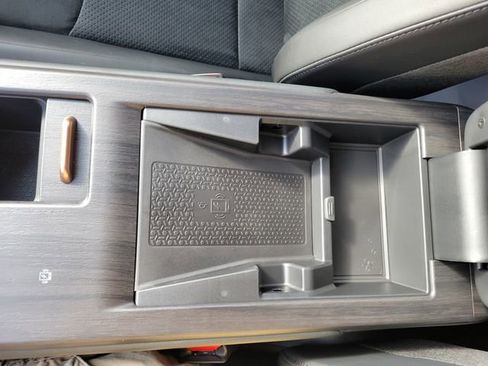 New 2025 Nissan Ariya AWD image 30