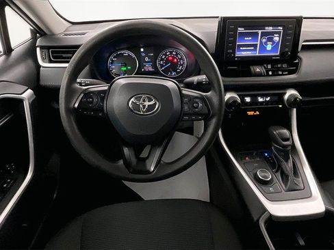 Used 2022 Toyota RAV4 LE image 8