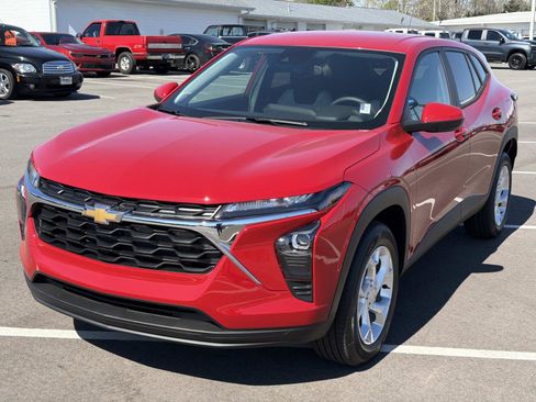 New 2026 Chevrolet Trax LS w/ LS Convenience Package FWD image 10