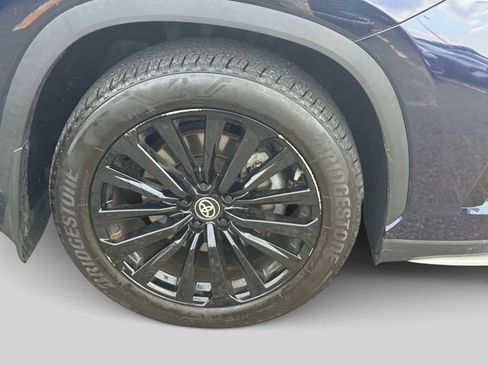 Certified 2024 Toyota Highlander XSE AWD/4WD image 12