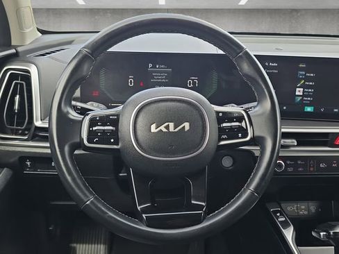 Used 2024 Kia Sorento S image 21