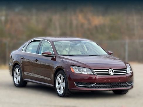 Used 2012 Volkswagen Passat 2.5 SE image 1