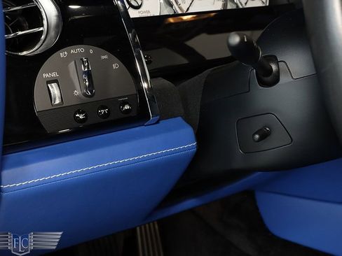 Used 2020 Rolls-Royce Dawn image 39
