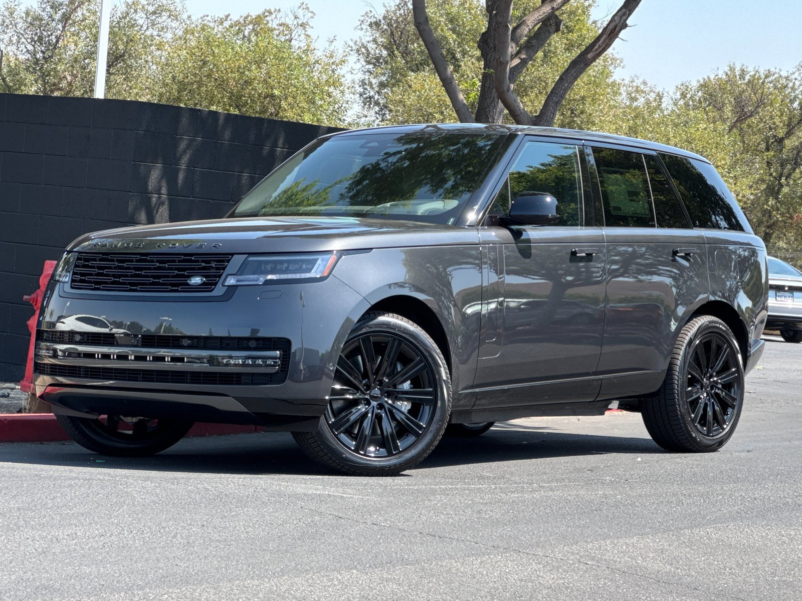 New 2026 Land Rover Range Rover SE AWD/4WD image 2