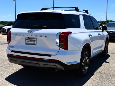 Used 2023 Hyundai Palisade Limited FWD image 3