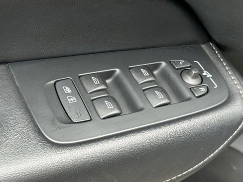 Used 2023 Volvo XC60 B5 Ultimate w/ Climate Package image 11