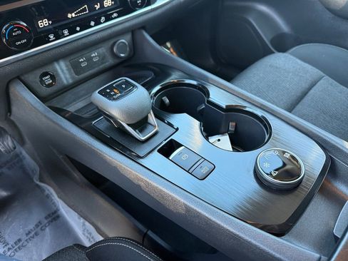 Used 2024 Nissan Rogue SV image 22