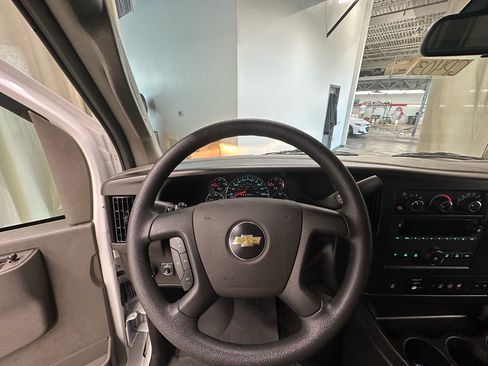 Used 2025 Chevrolet Express 3500 LT w/ LT Preferred Equipment Group RWD image 23