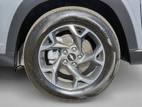 Used 2025 Chevrolet Trax LT w/ LT Convenience Package image 23