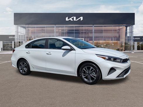 Certified 2024 Kia Forte LXS FWD image 2