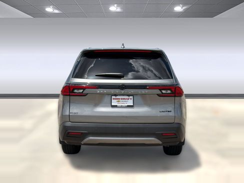 Used 2025 Toyota Grand Highlander FWD image 10