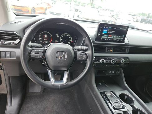 Used 2023 Honda Pilot Touring image 18