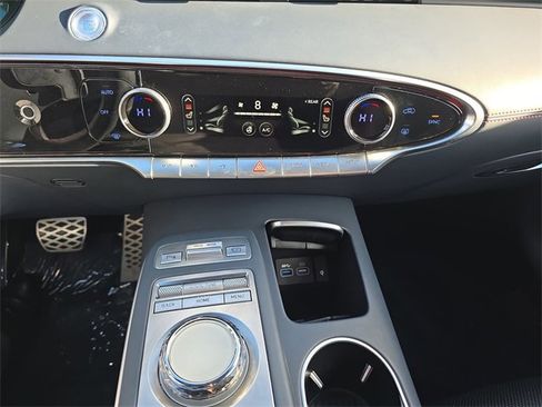 Used 2023 Genesis GV70 2.5T w/ Sport Prestige Package image 27