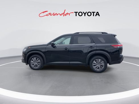 Used 2025 Nissan Pathfinder SV image 5