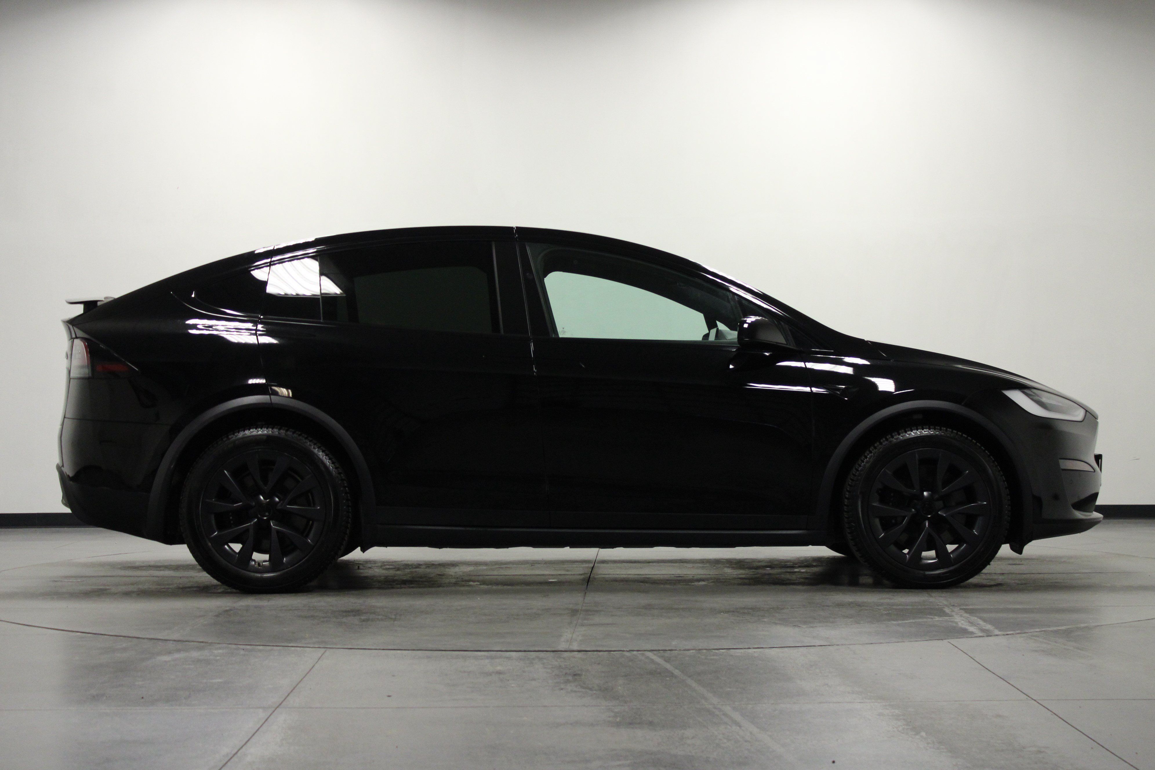 Used 2023 Tesla Model X AWD/4WD image 3