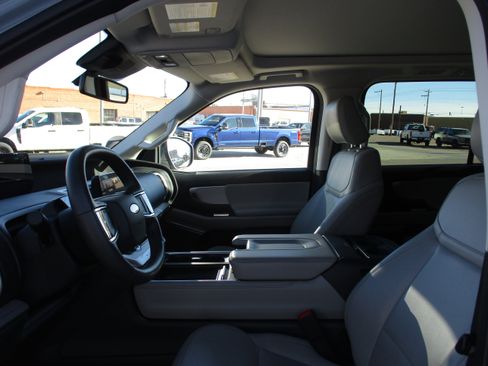 Used 2025 Ford Expedition Active image 12