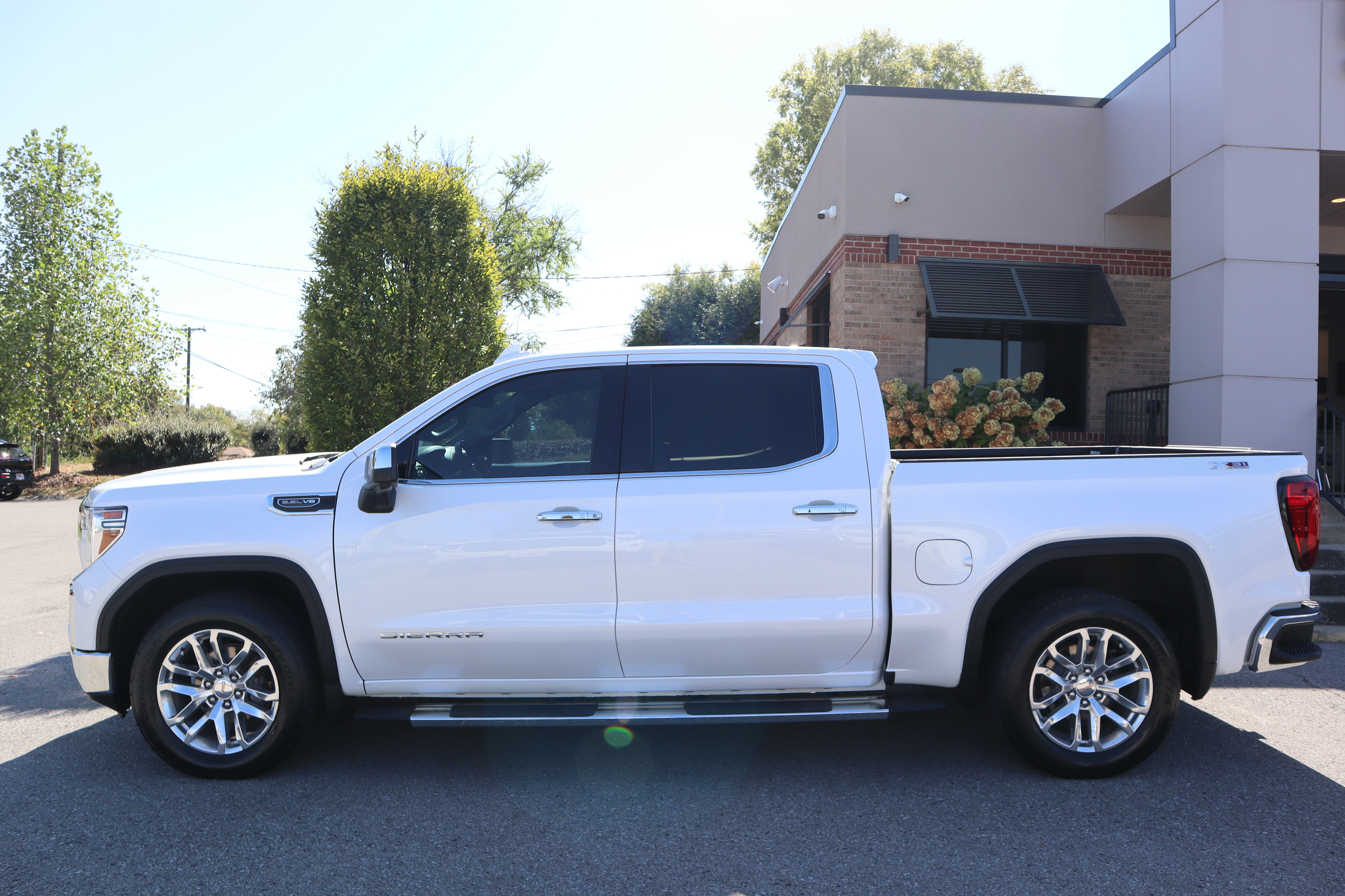 Used 2021 GMC Sierra 1500 SLT w/ SLT Convenience Package AWD/4WD image 10