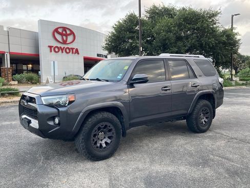 Used 2018 Toyota 4Runner SR5 RWD image 1