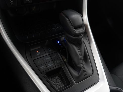 Used 2025 Toyota RAV4 XLE w/ Convenience Package image 24