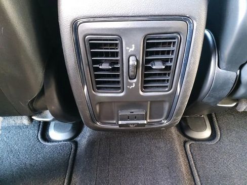 Used 2021 Jeep Grand Cherokee Laredo X image 11