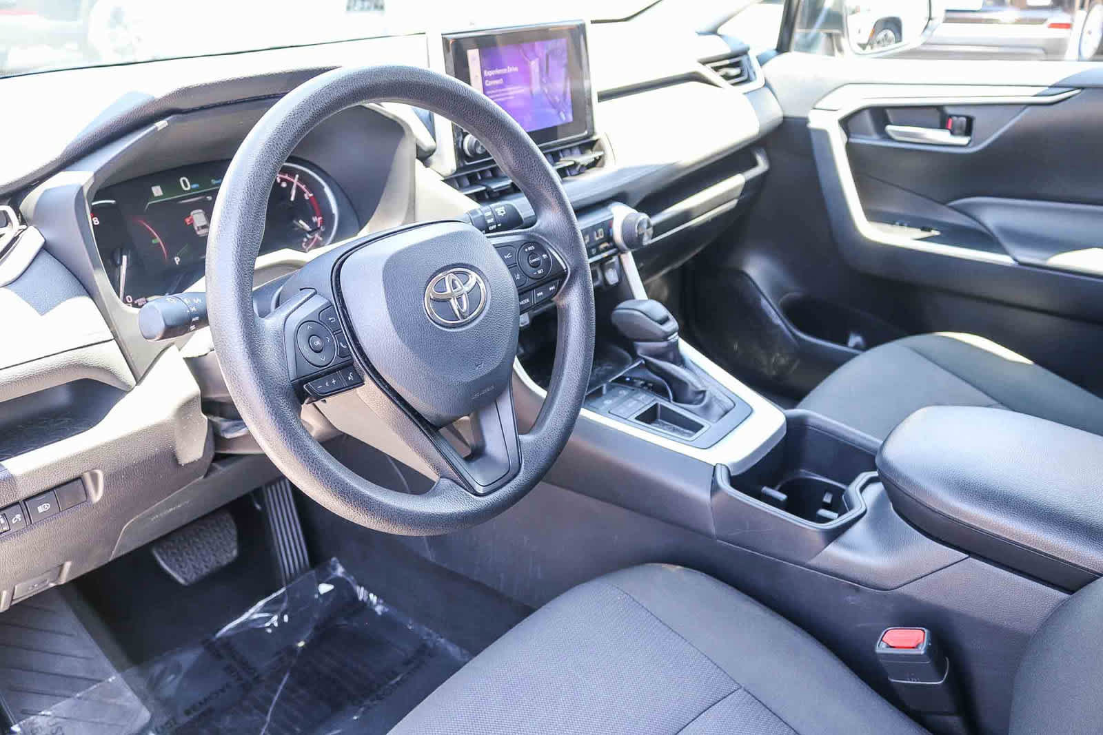 Used 2025 Toyota RAV4 XLE FWD image 16
