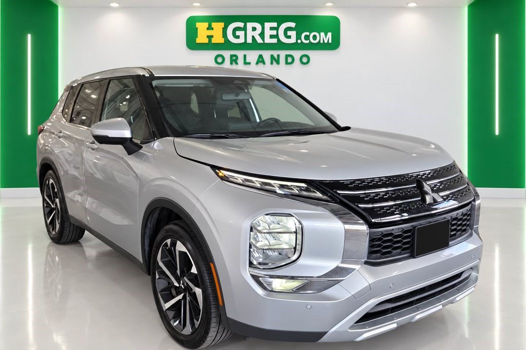 Used 2024 Mitsubishi Outlander SE Black Edition FWD image 4