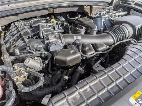 Used 2024 Jeep Grand Cherokee L Laredo image 24