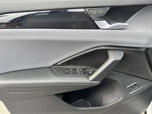 New 2026 Volkswagen Tiguan SE R-Line FWD image 15