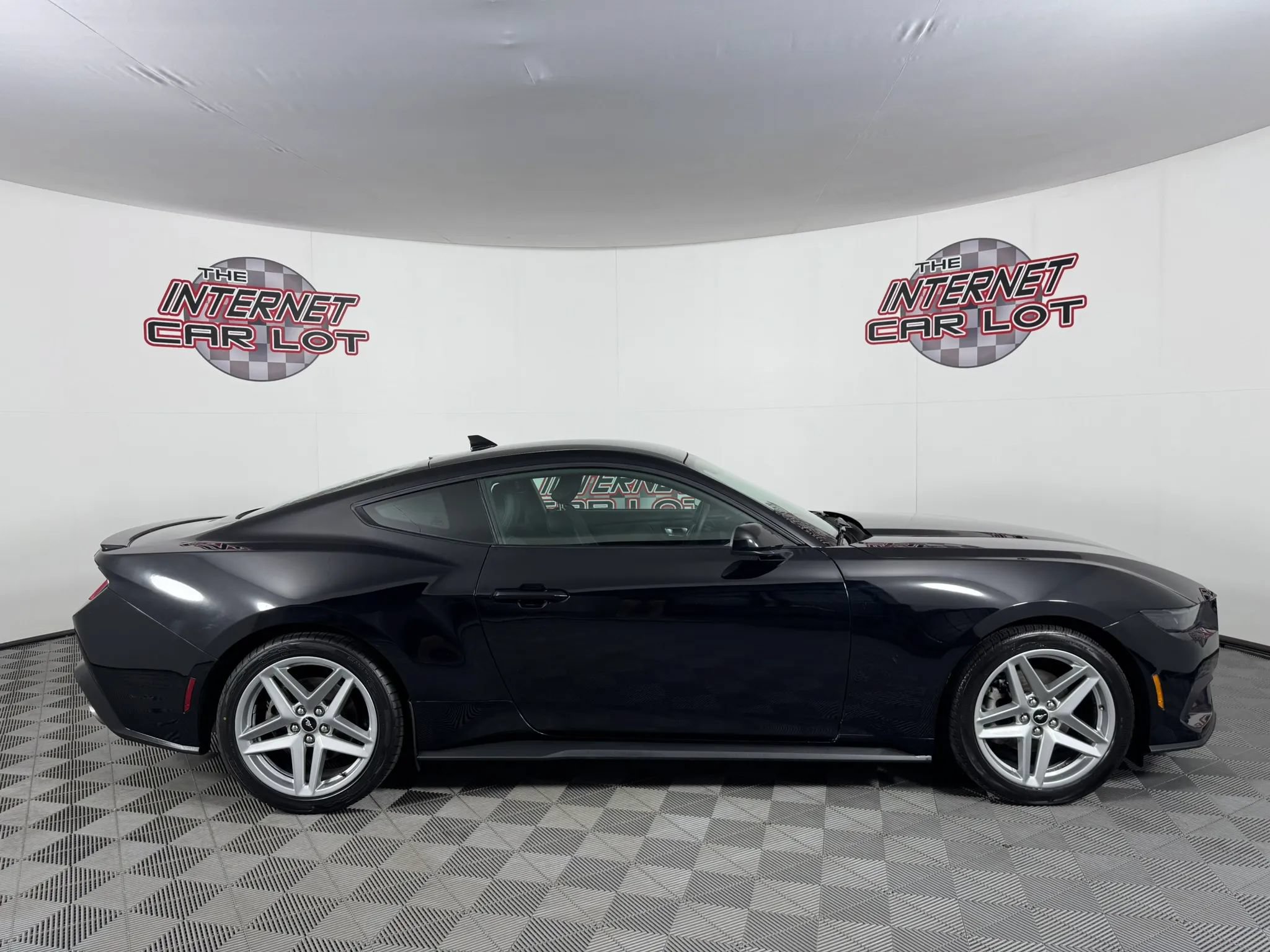 Used 2025 Ford Mustang Coupe RWD image 8