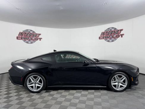 Used 2025 Ford Mustang Coupe RWD image 8