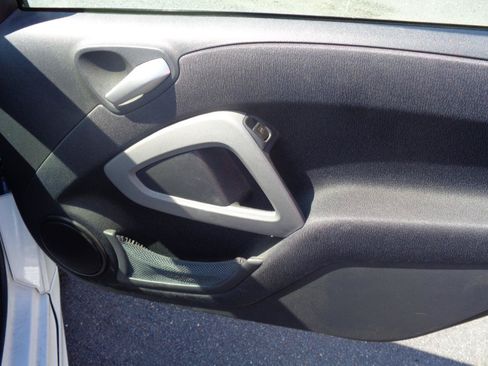 Used 2013 smart fortwo passion RWD image 11
