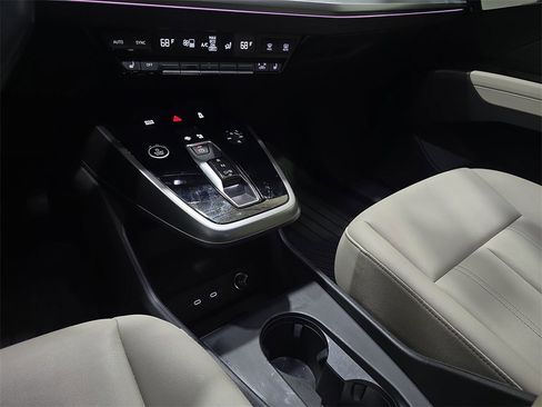 Used 2024 Audi Q4 e-tron Premium Plus w/ Premium Plus image 23