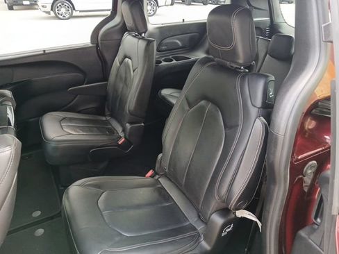 Used 2020 Chrysler Pacifica Touring-L Plus FWD image 30