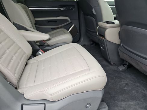 Used 2024 Kia EV9 Land w/ Towing Package image 20