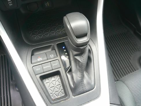 Used 2023 Toyota RAV4 LE image 31