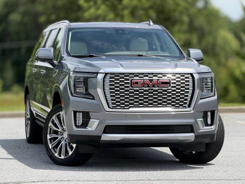 Used 2021 GMC Yukon XL Denali w/ Denali Ultimate Package AWD/4WD image 4