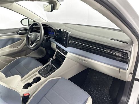 Used 2025 Volkswagen Jetta SE image 30