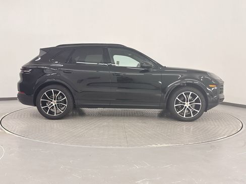 Used 2025 Porsche Cayenne image 8