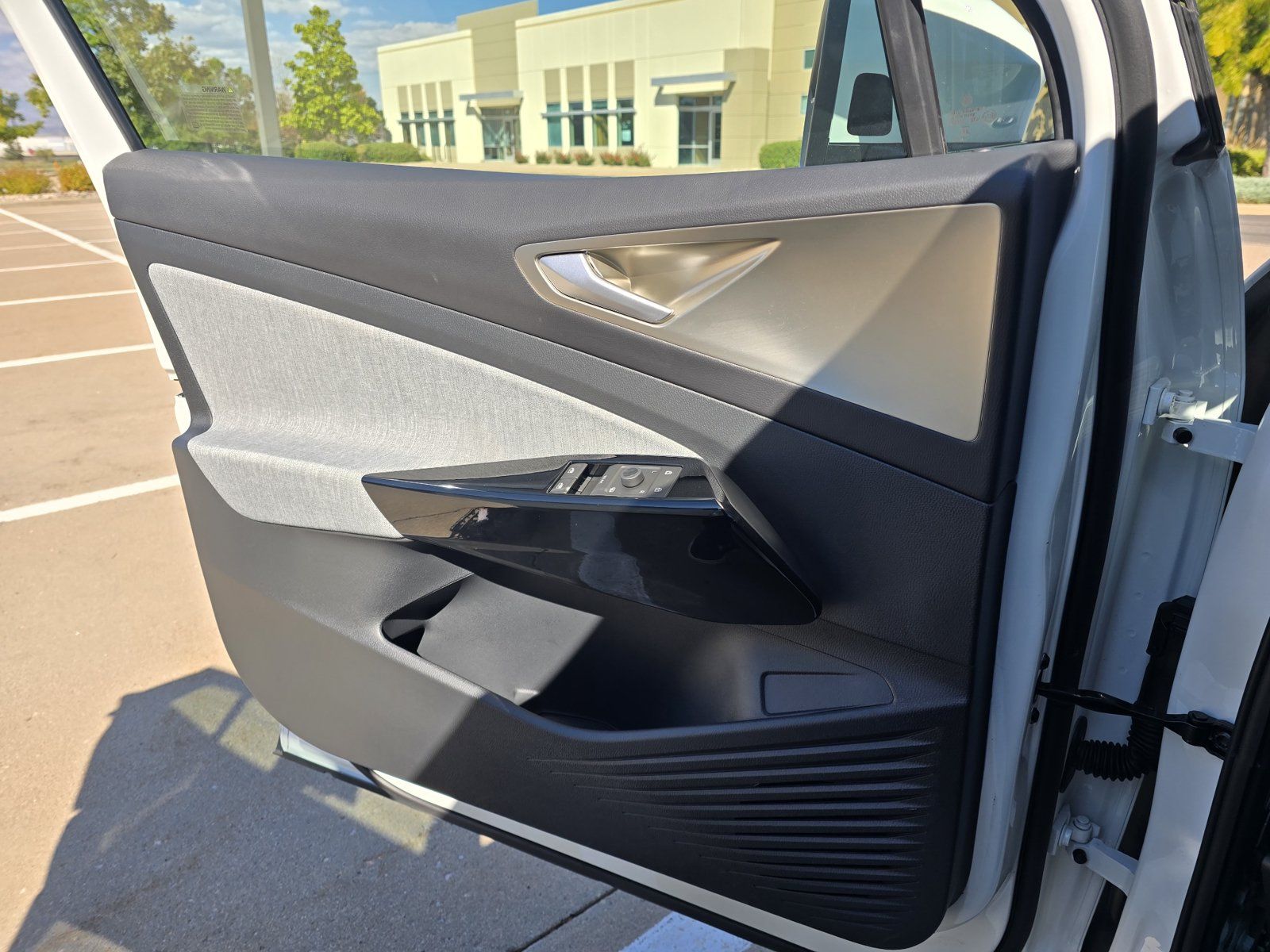Used 2023 Volkswagen ID.4 2WD image 17