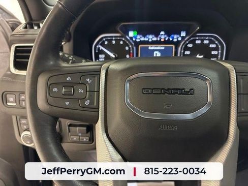 Used 2021 GMC Yukon Denali w/ Denali Ultimate Package AWD/4WD image 15