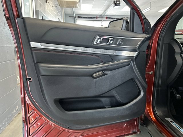 Used 2016 Ford Explorer Sport w/ Equipment Group 401A AWD/4WD image 29