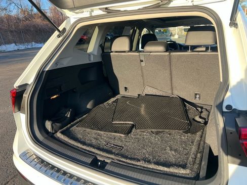 Used 2021 Volkswagen Tiguan SE w/ Panoramic Sunroof Package image 35