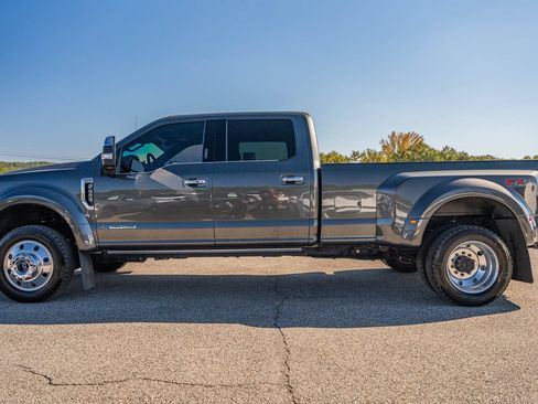 Certified 2019 Ford F450 Platinum w/ Platinum Ultimate Package image 4