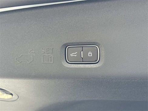 New 2025 Ford Expedition Active image 13