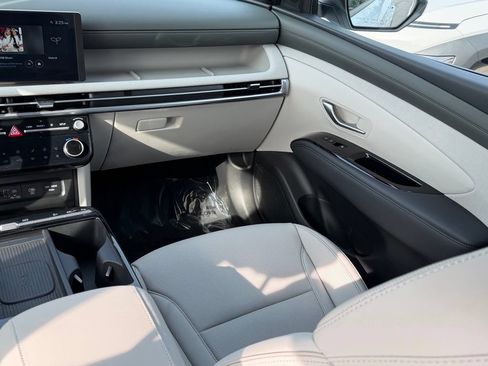 Certified 2025 Hyundai Tucson Limited AWD/4WD image 19