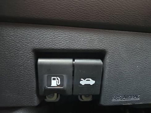 New 2025 Nissan Versa SV image 25