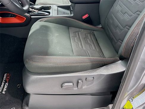 Used 2025 Nissan Frontier PRO-4X w/ Pro Convenience Package image 16