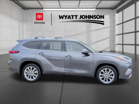 Used 2022 Toyota Highlander Limited AWD/4WD image 7